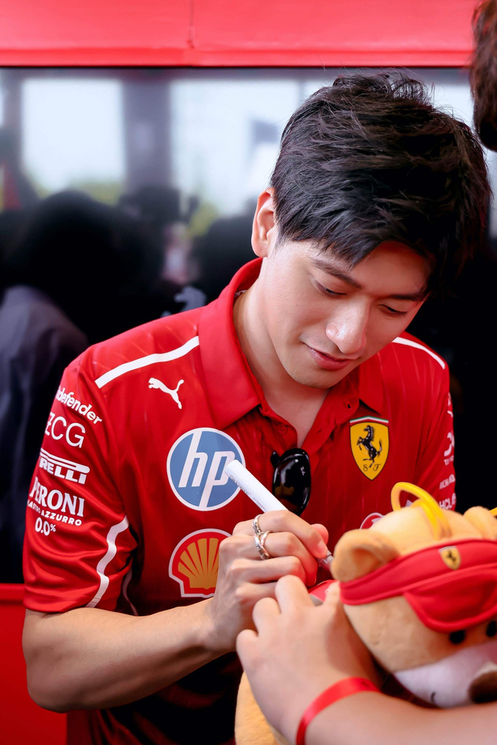 红牛二队绝杀法拉利，周冠宇惊艳四座