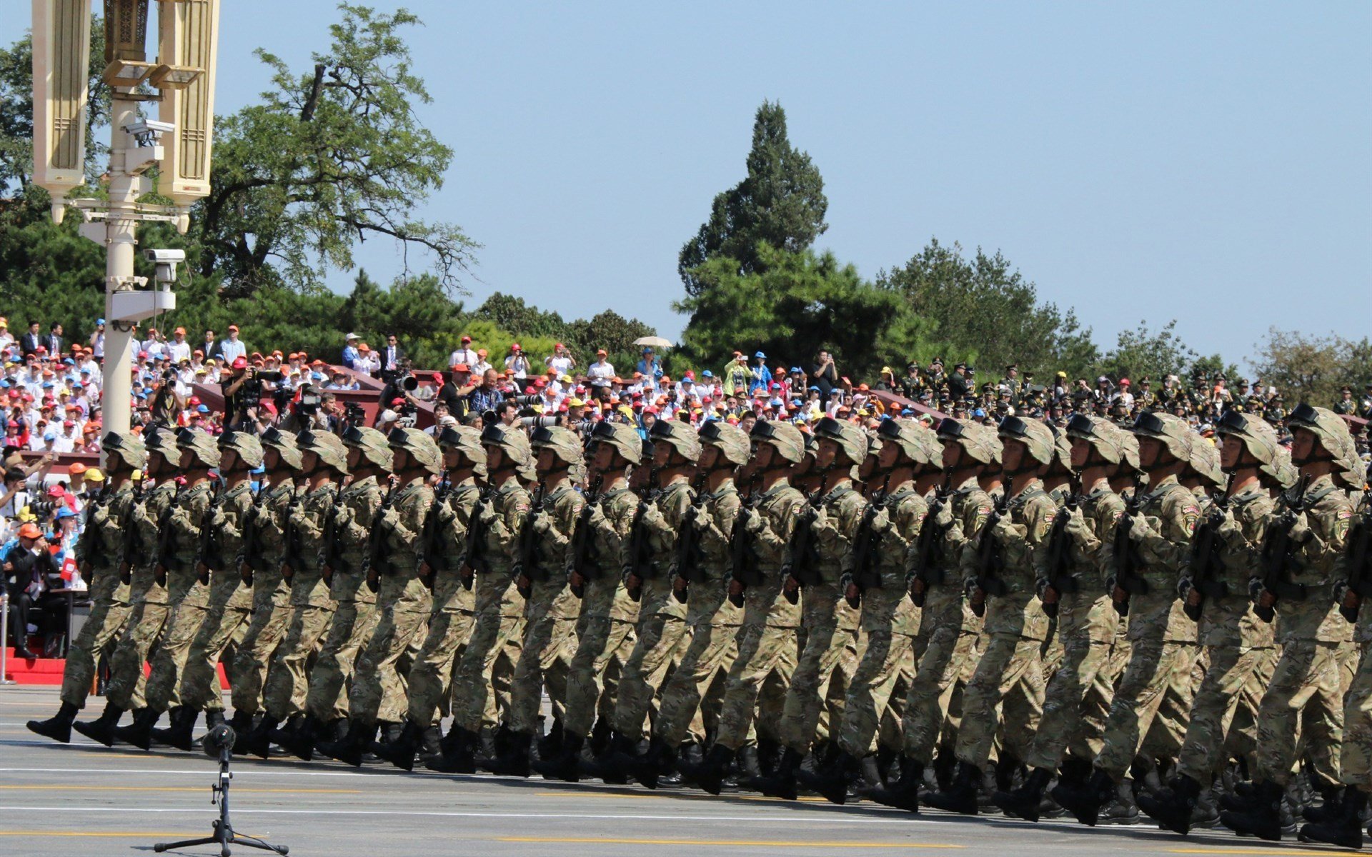 钢铁洪流对阵烈焰惊雷,苏亚雷斯一射定乾坤,点燃基辅鏖战之夜