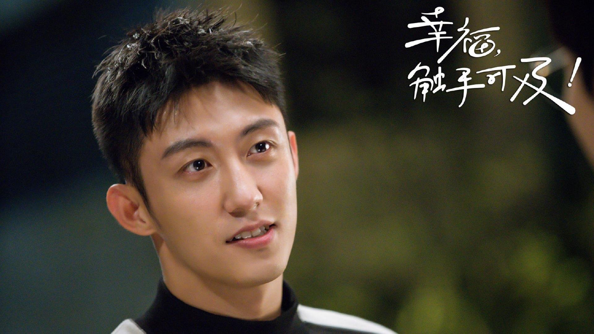 冷门断裂与英雄连续，巴萨的意外与帕尔默的必然，足球世界的双面叙事